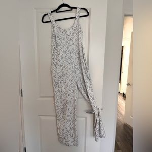 Patterned stretchy loose fitted jumpsuit with pockets!